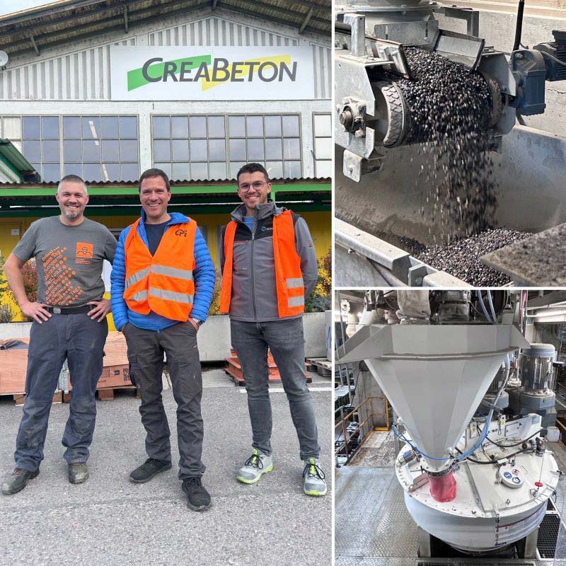 Drei Personen in orangenen Warnwesten vor Creabeton-Gebäude, daneben Förderband mit herabfallendem Kies, darunter Konusmischer